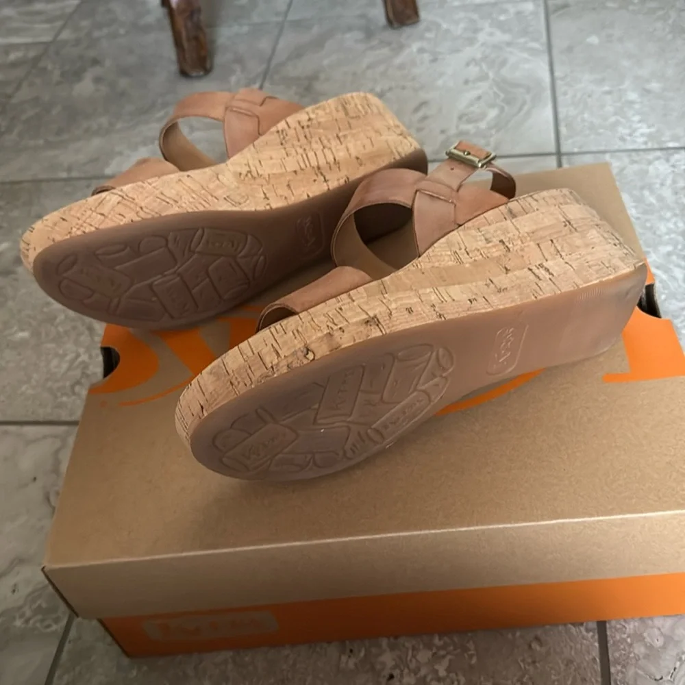 VGUC Korks leather sandals. - Picture 3 of 3